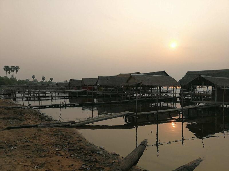 Coucher de soleil sur le lac de Tonlé Bati