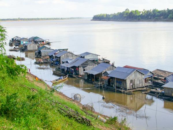 L'île de Koh Trong regorge également d'habitations fluviales