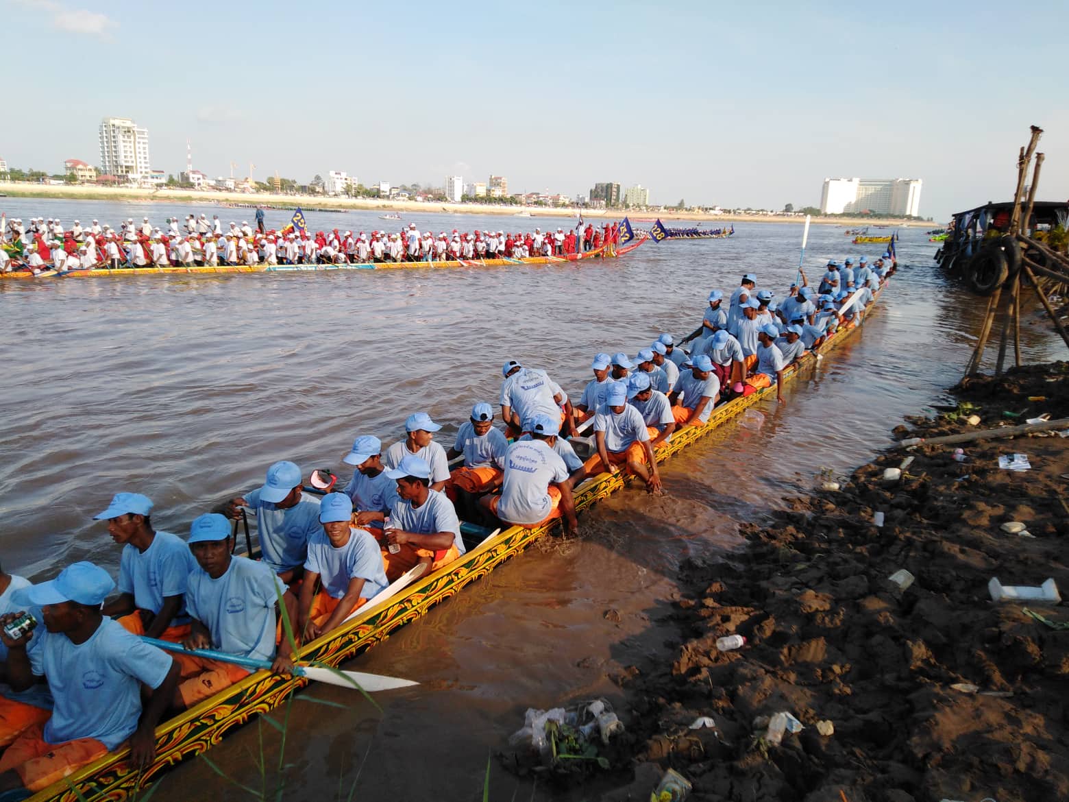 Kosal et ses coéquipiers qui défendent les couleurs de Stung Treng
